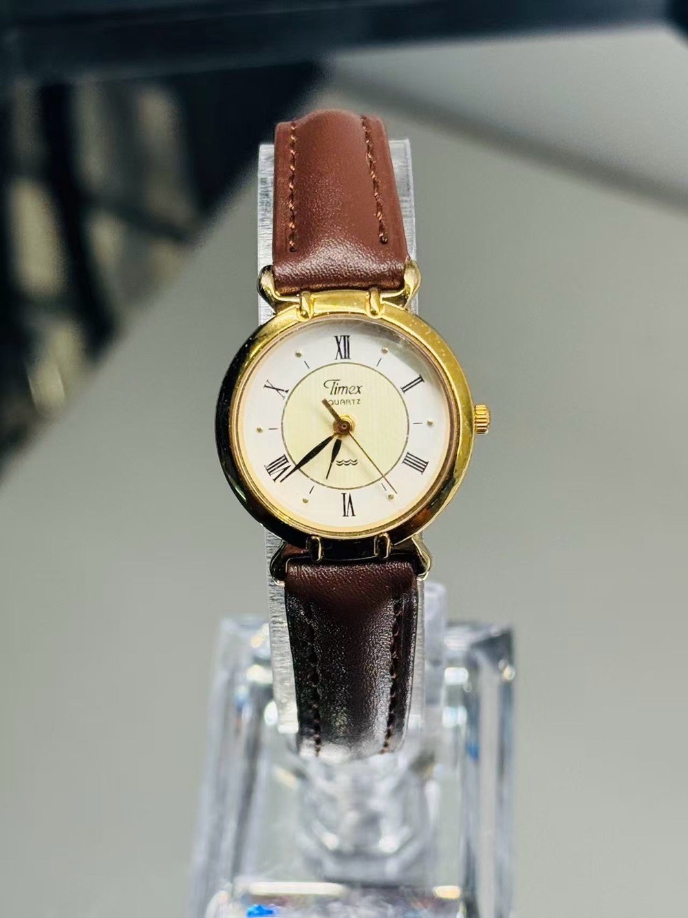 Vintage Timex Quartz Women’s Watch 23mm New Strap Gold Tone New battery Runs